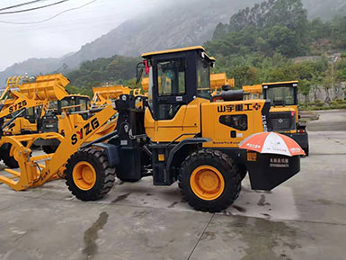 恭喜羅總喜提新車，山宇裝載機(jī)940走起，山宇重工，助您成功！